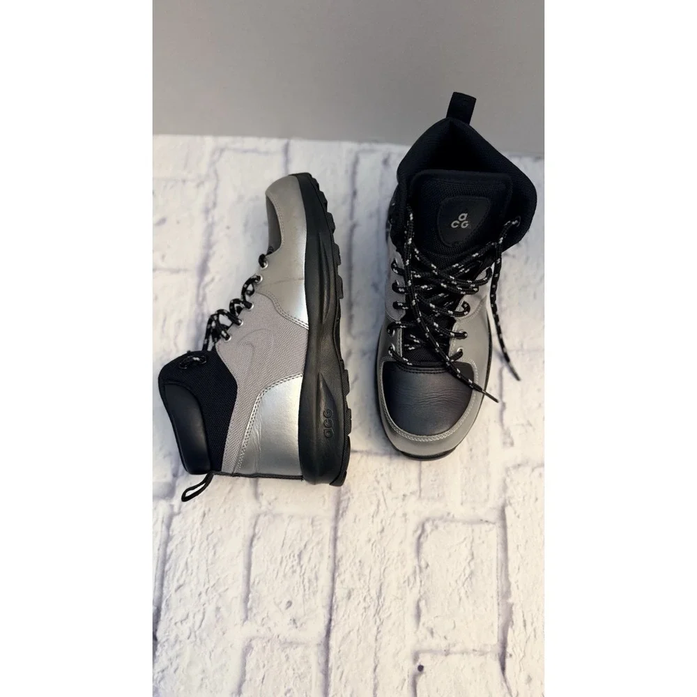 Nike Manoa LTH Boots Shoes  472648 020 Metallic Silver Black Boys Size 7Y